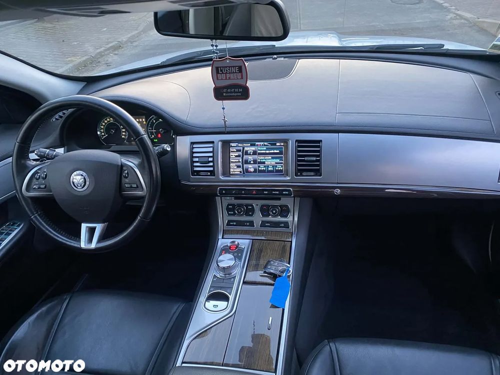 Jaguar XF 3.0 V6 D Luxury - 11