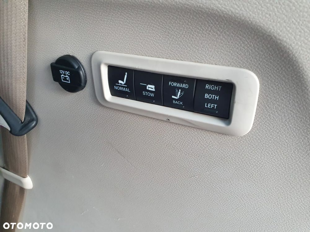 Chrysler Pacifica - 11