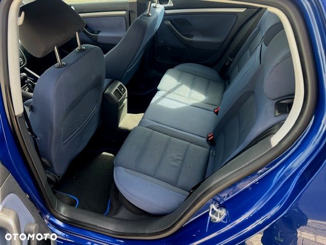 Volkswagen Golf 2.0 FSI Sportline - 11