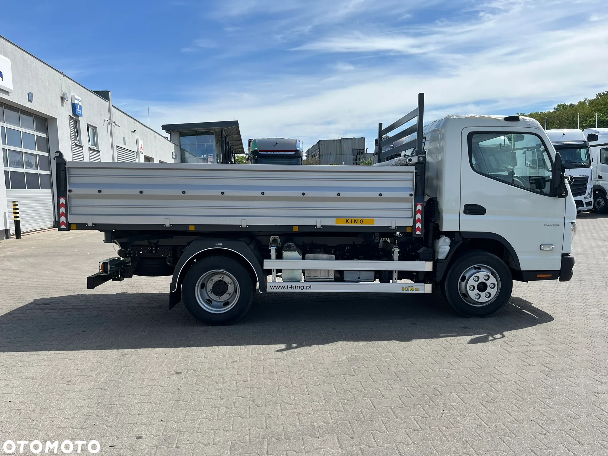 FUSO Canter 7C18 Wywrotka 3W - 8