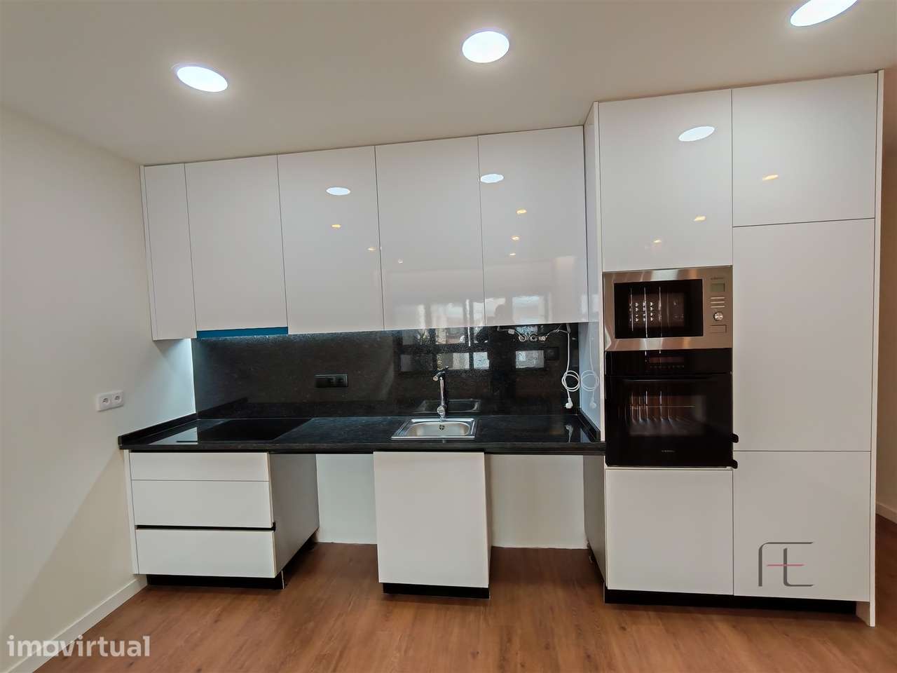 Apartamento T2 Remodelado – Terraço - Caxinas VDC - Grande imagem: 3/23