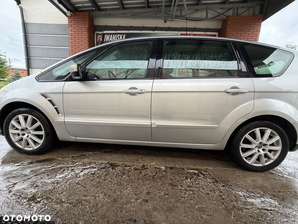 Ford S-Max - 13