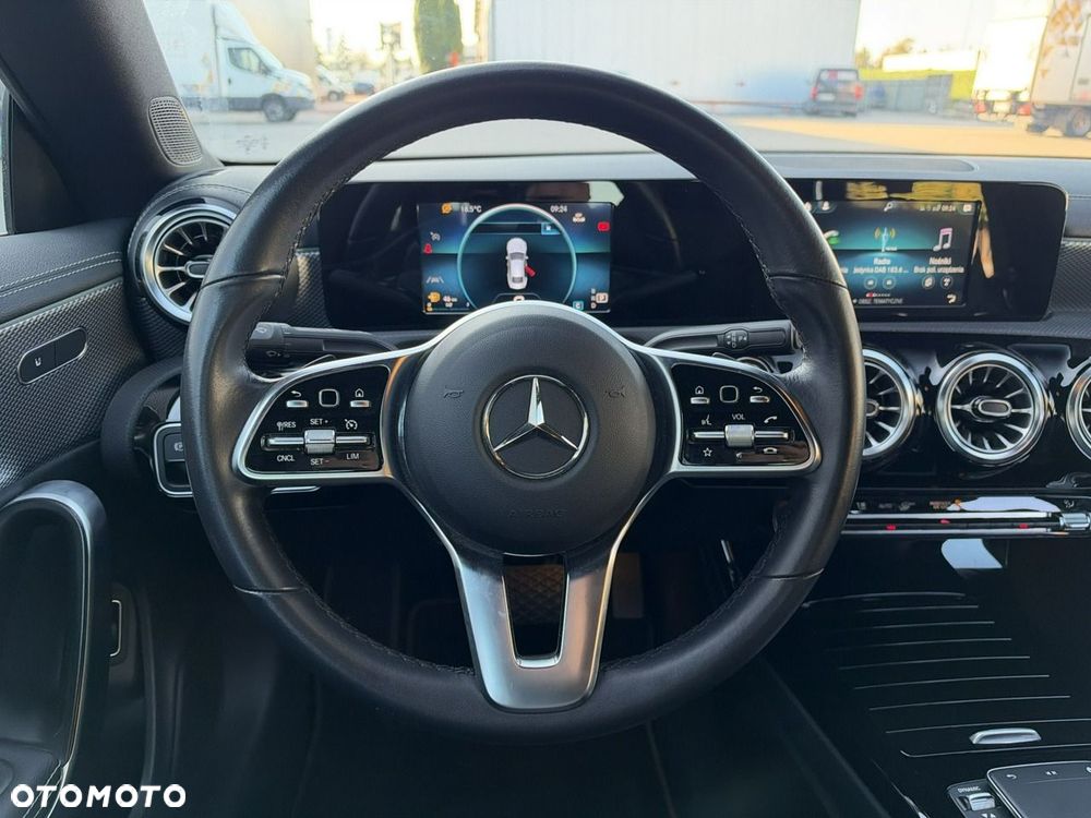 Mercedes-Benz CLA 180 7G-DCT - 25