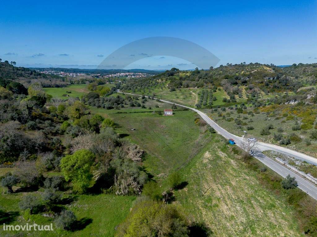 Terreno rústico para exploração agrícola com água e arrecadação - Grande imagem: 2/12