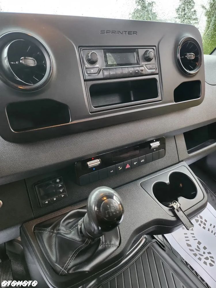 Mercedes-Benz Sprinter - 13