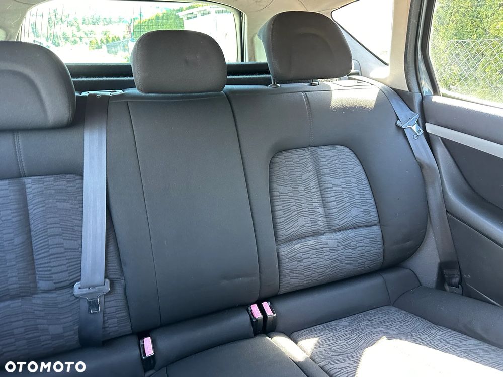 Peugeot 407 HDi 110 Blue Lion Business Line - 17