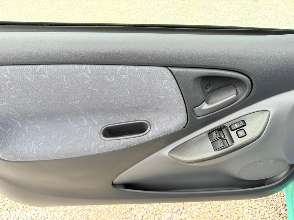 Toyota Yaris 1.0 Base - 17