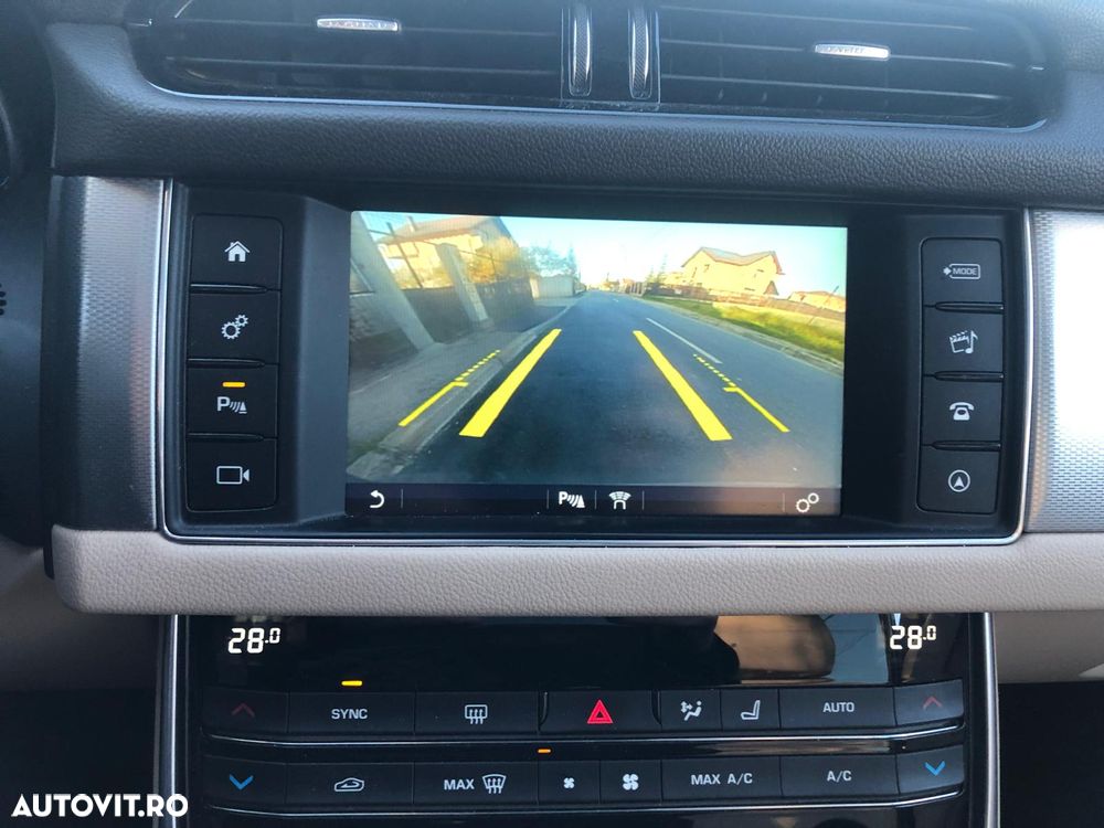 Jaguar XF 20d RWD E-Performance Prestige - 16