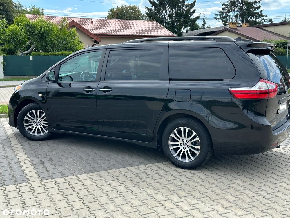 Toyota Sienna - 3