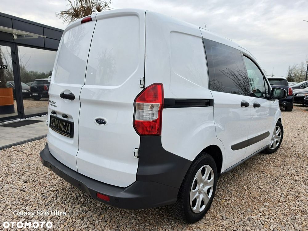 Ford Transit Courier - 23