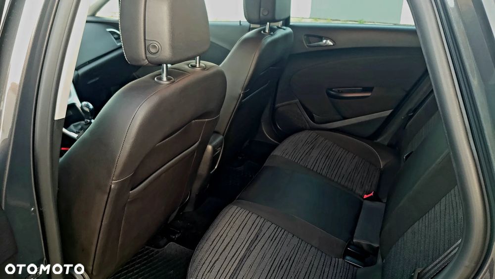 Opel Astra 1.4 Turbo Exklusiv - 23