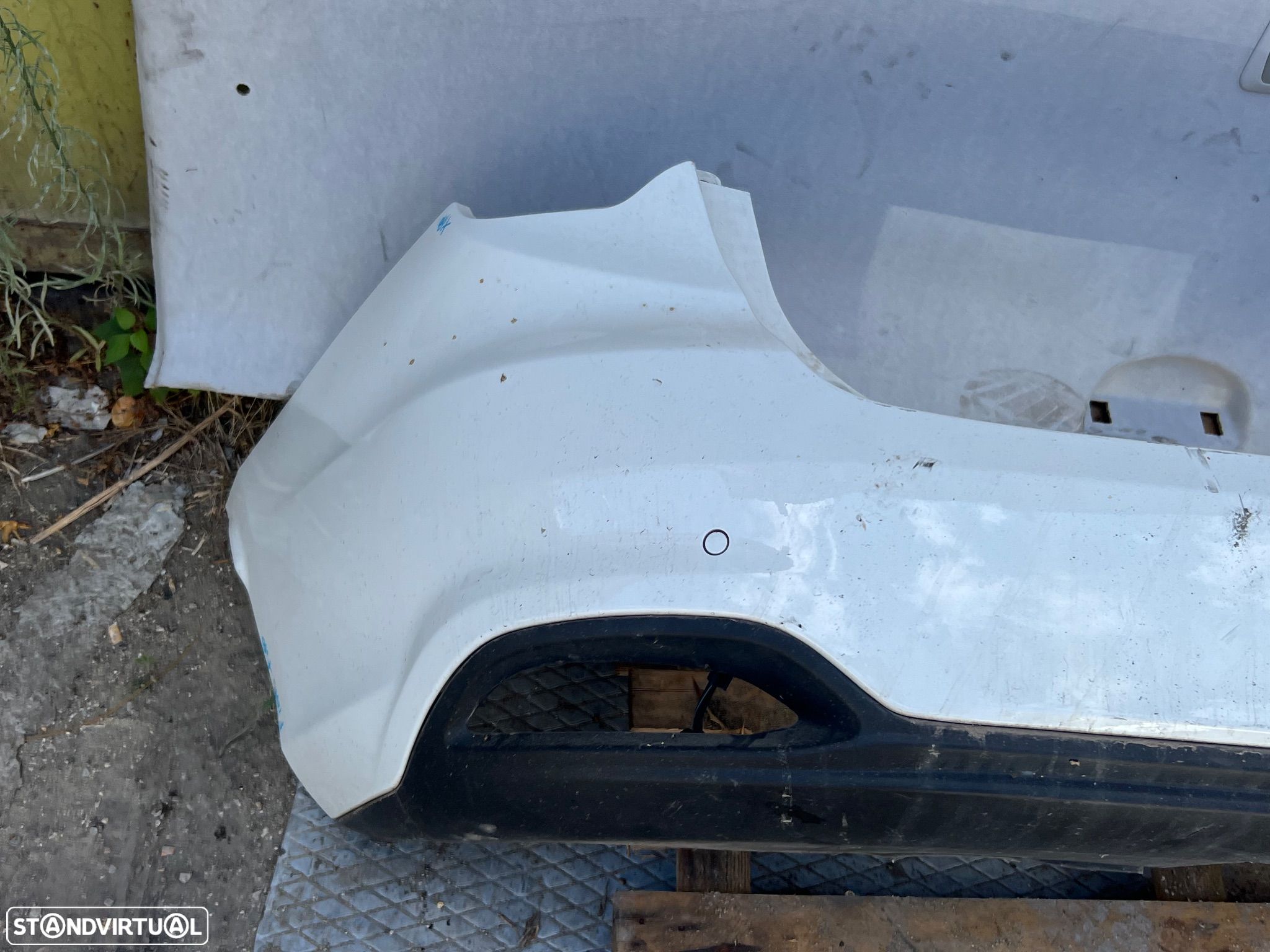 Para choques Fiat Tipo Carrinha trás Branco com sensores ótimo estado - 1