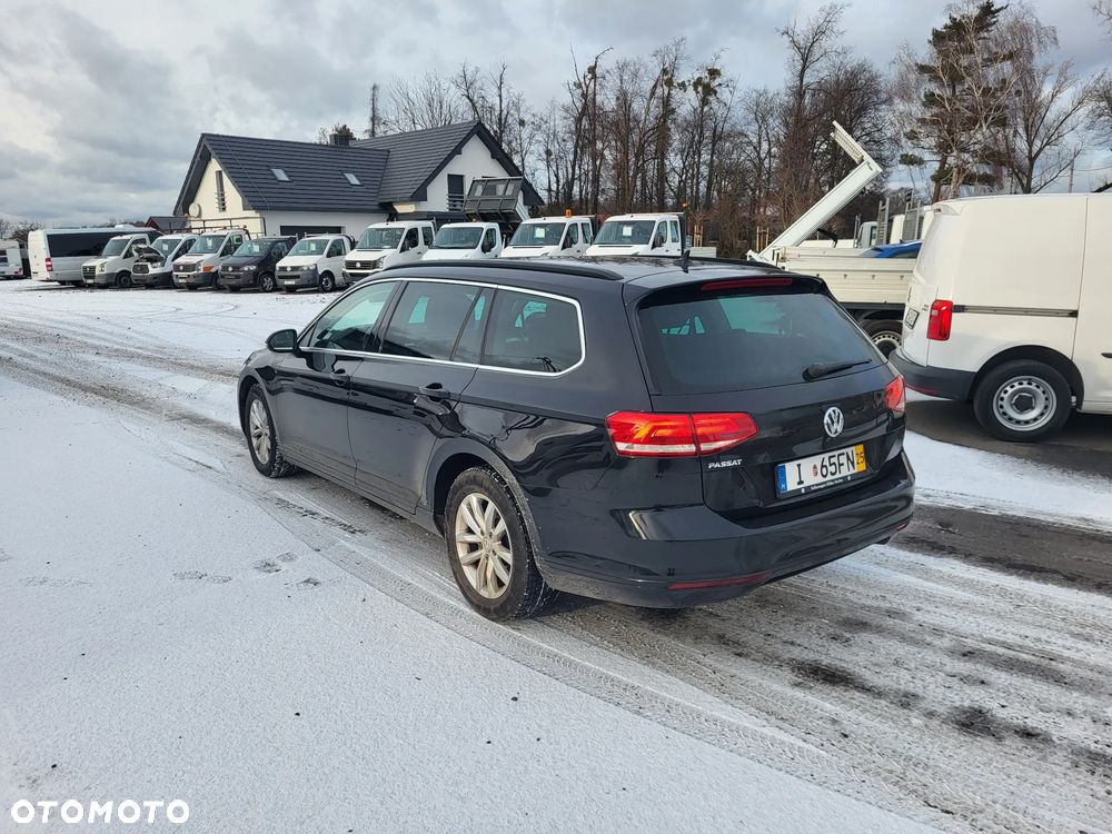 Volkswagen Passat 2.0 TDI SCR DSG Trendline - 4