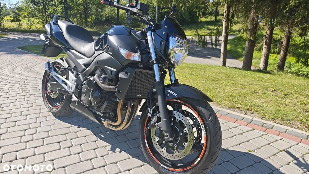 Suzuki GSR - 7