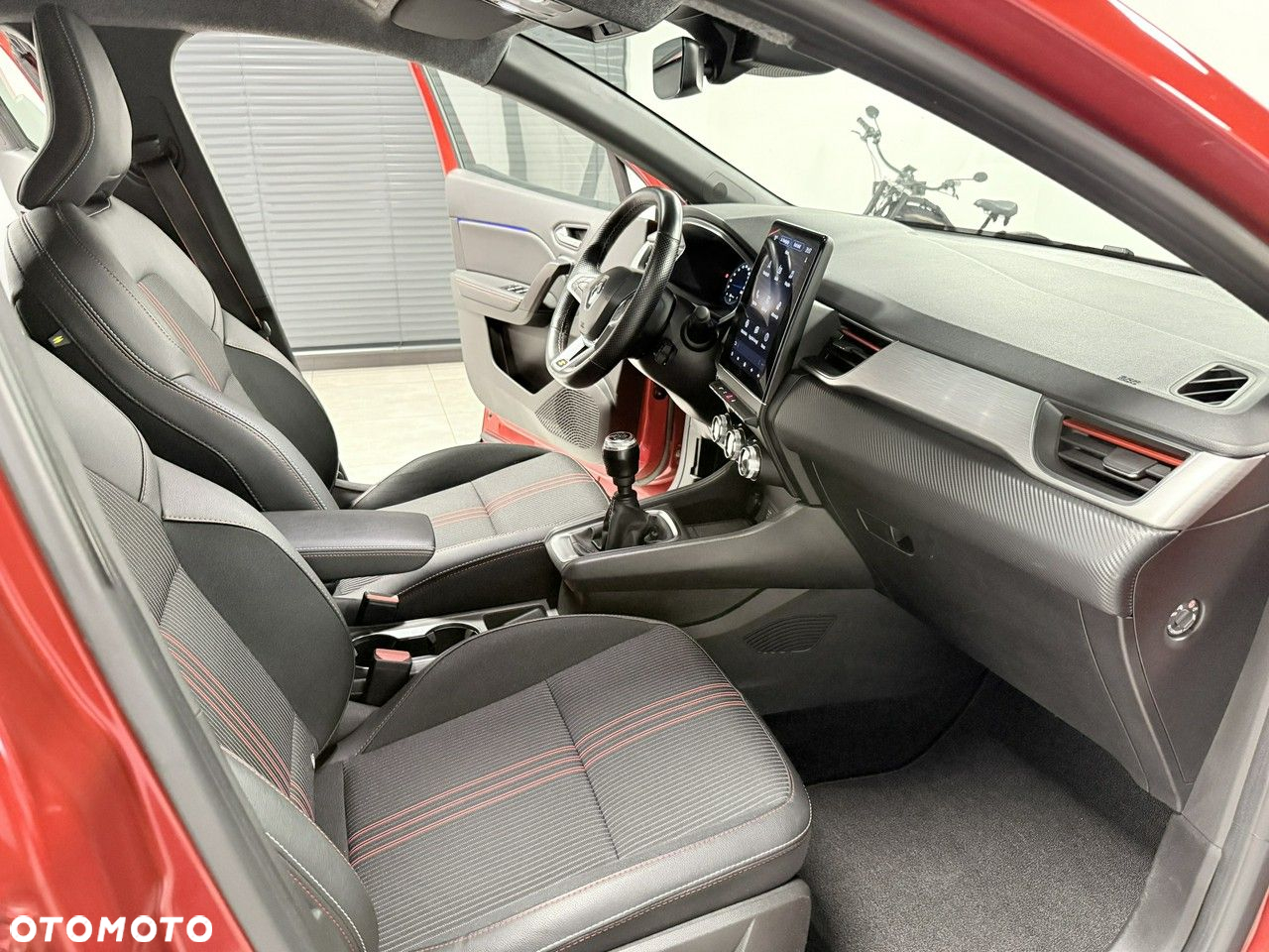 Renault Captur TCe Mild Hybrid 140 GPF TECHNO FAST TRACK - 37