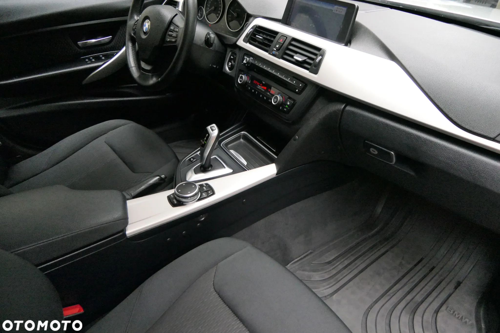 BMW Seria 3 320d Touring xDrive Sport-Aut - 18