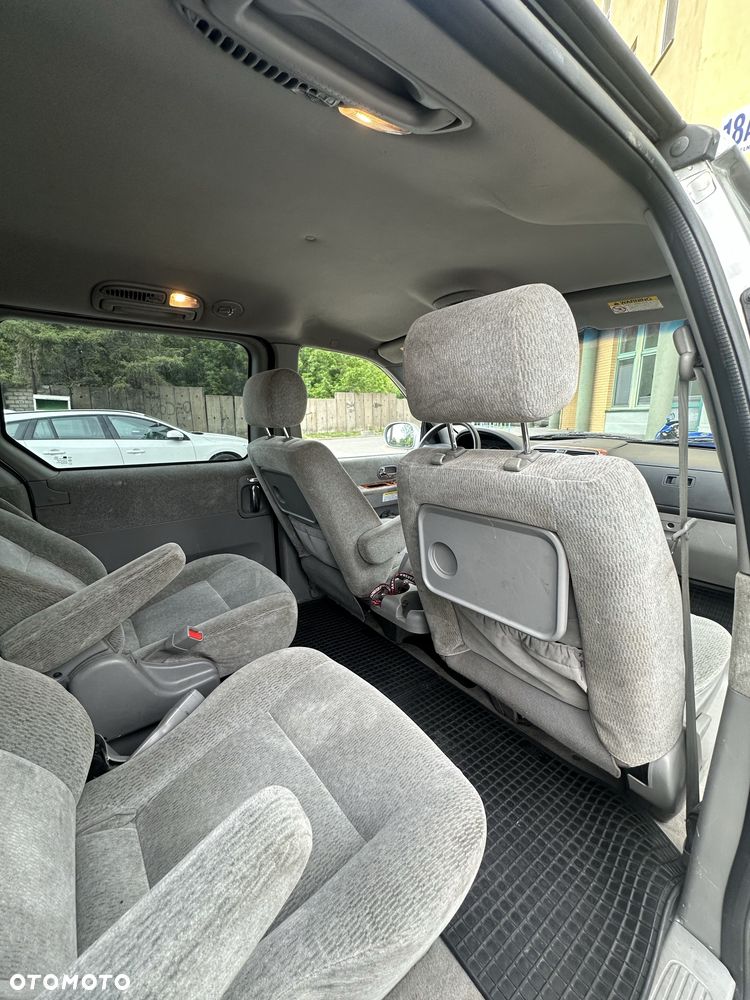Kia Carnival - 8
