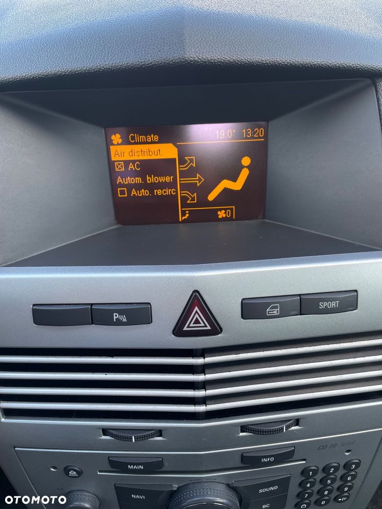 Opel Astra III GTC 1.9 CDTI Cosmo - 14