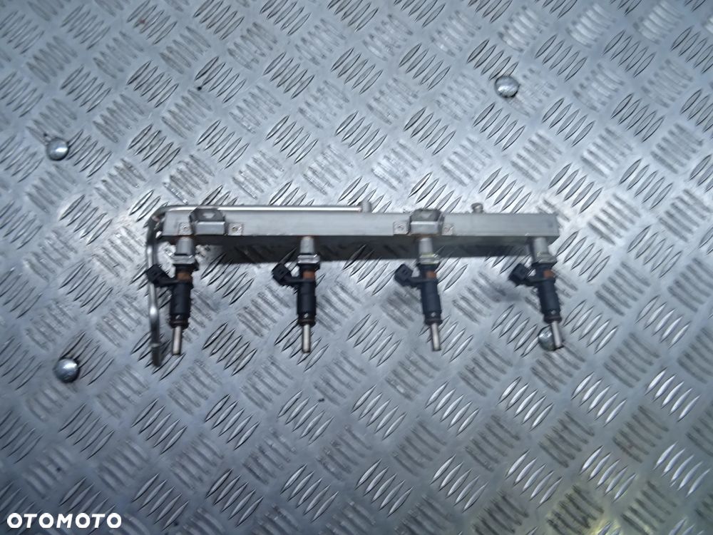 BMW X1 E84 LIFT 12-15 18I LISTWA WTRYSKOWA - 4
