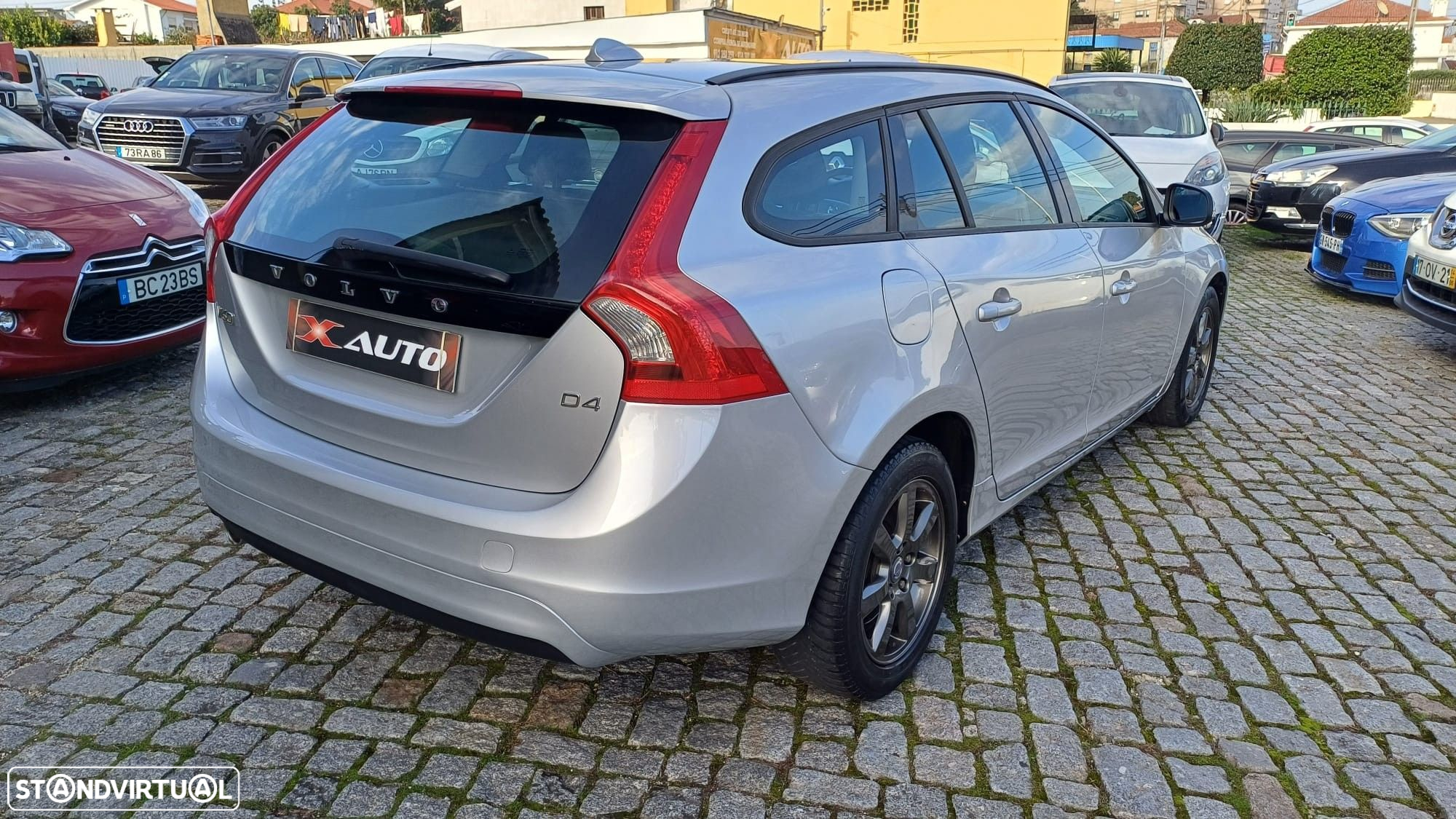 Volvo V60 2.0 D4 Kinetic - 3