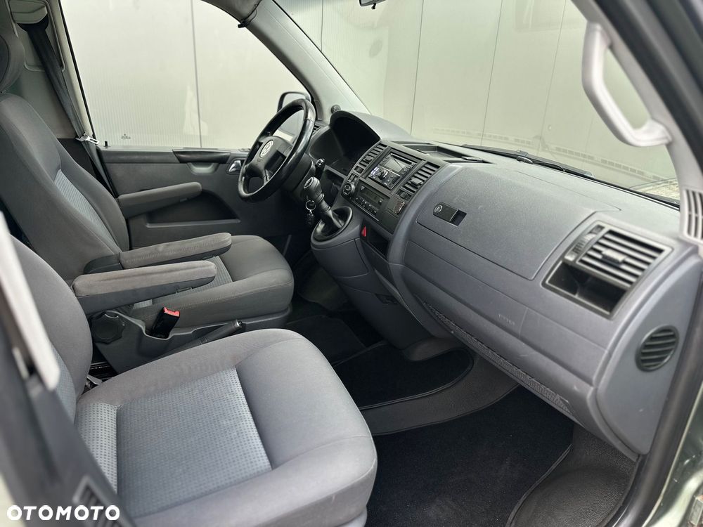 Volkswagen Caravelle - 6