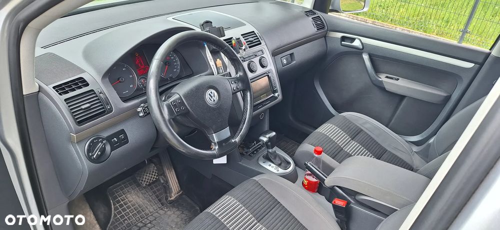 Volkswagen Touran 2.0 TDI DPF DSG United - 10