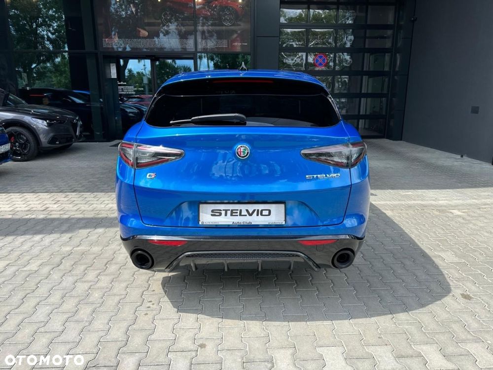 Alfa Romeo Stelvio - 8