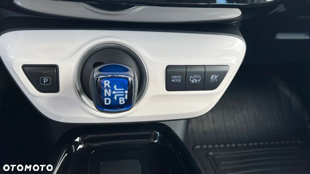 Toyota Prius Plug-in 1.8 Hybrid Prestige - 32