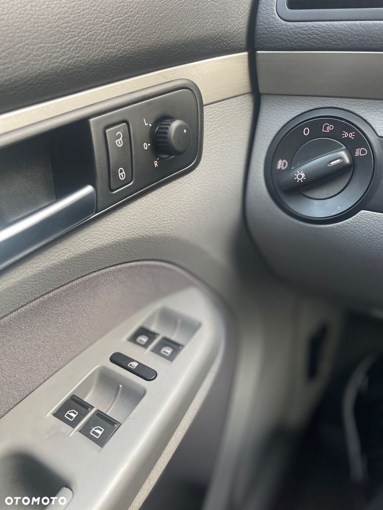 Volkswagen Touran - 27