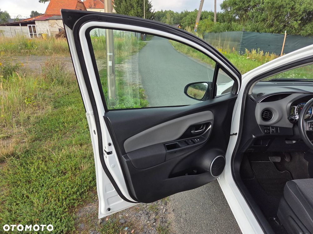 Toyota Yaris Hybrid 100 Dynamic EU6 - 10