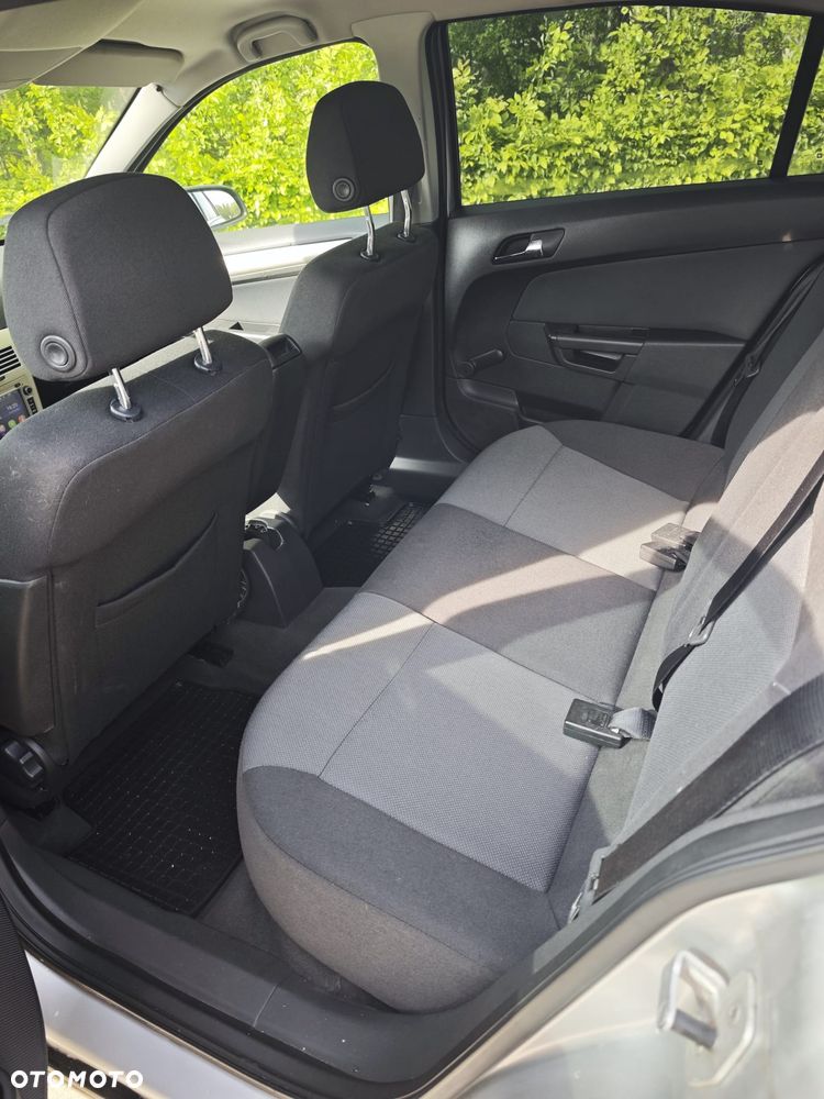 Opel Astra 1.6 Enjoy - 11