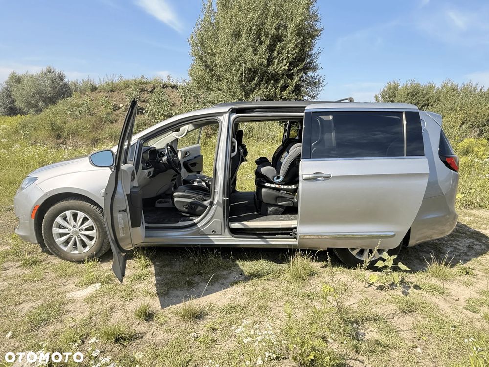 Chrysler Pacifica - 10