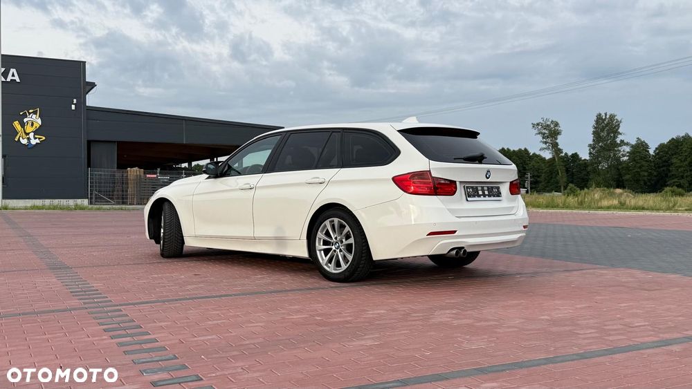 BMW Seria 3 325d Sport - 36