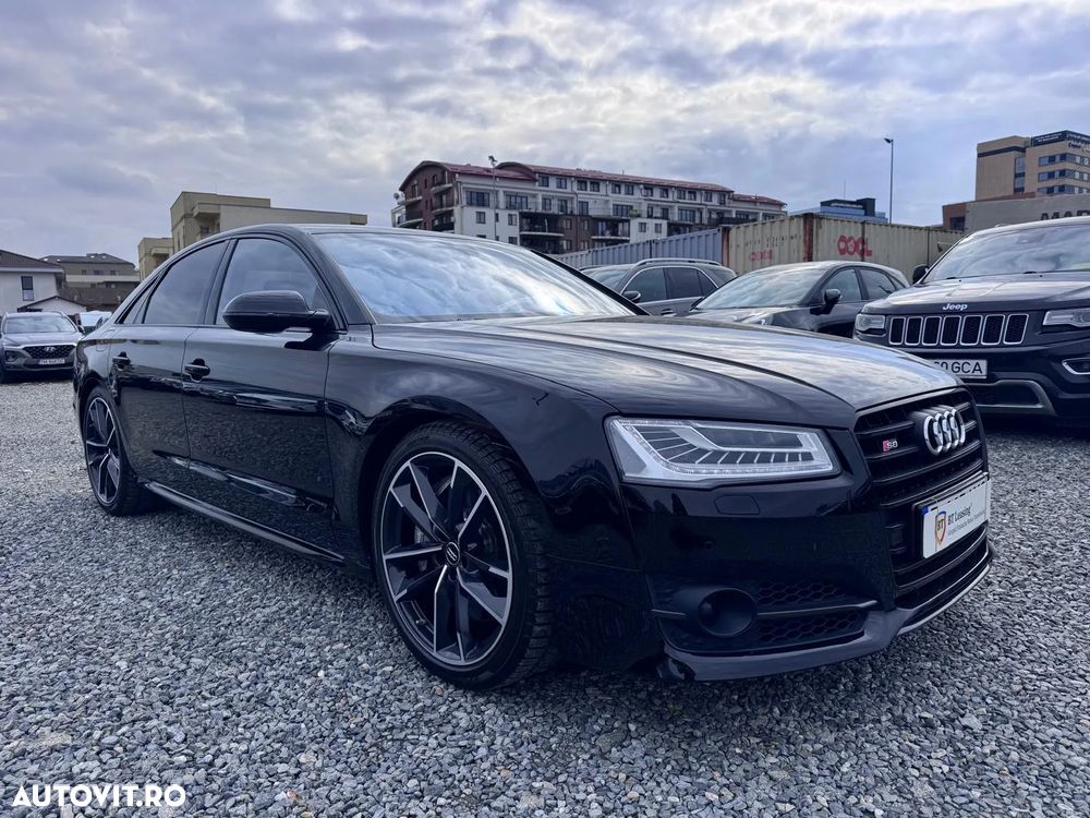 Audi S8 - 2