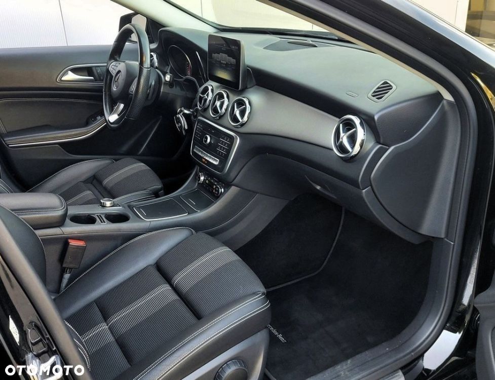 Mercedes-Benz GLA 200 7G-DCT AMG Line - 4