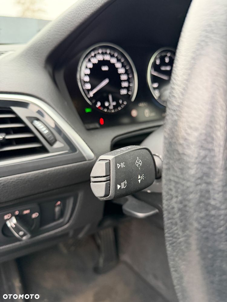 BMW Seria 1 120d Sport Line Shadow - 23