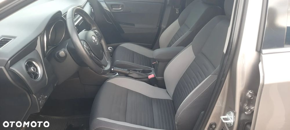 Toyota Auris 1.6 D-4D Prestige - 8