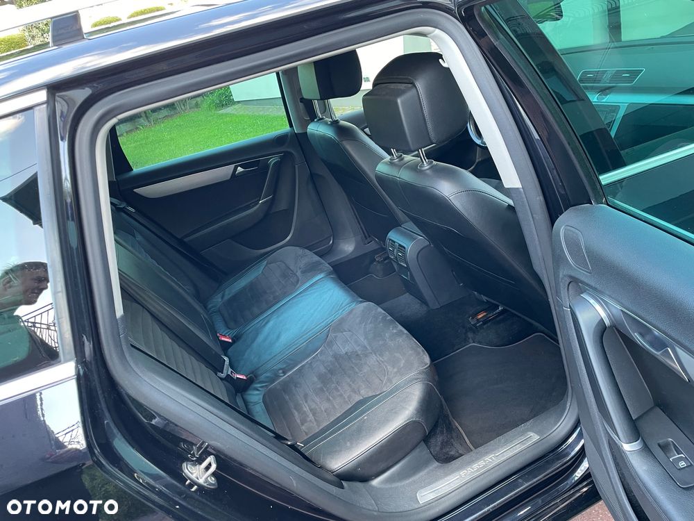 Volkswagen Passat - 12