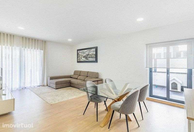 Apartamento T2 mobiliado em Vila - Grande imagem: 2/6