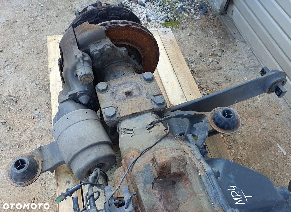 BELKA OŚ MOST DYFER ZACISKI TYŁ MERCEDES ACTROS MP4 R440-13 2.533 - 6