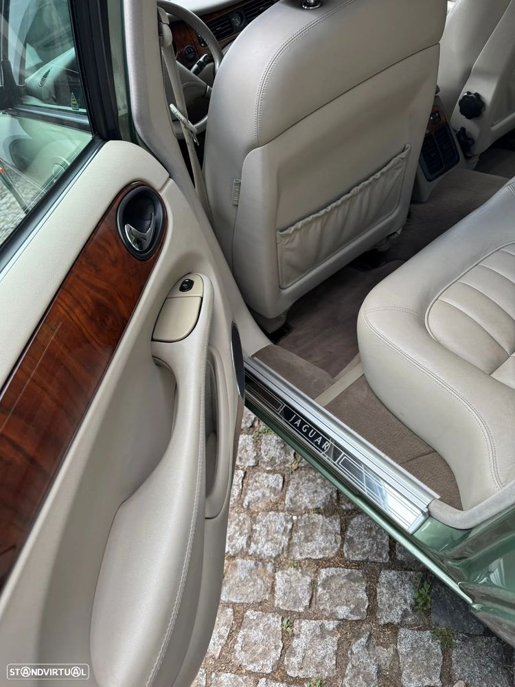 Jaguar XJ - 8