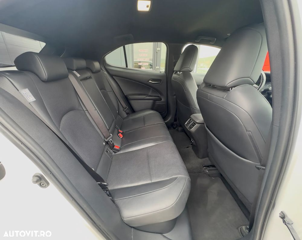 Lexus UX 250h (E-FOUR) Executive Line - 20