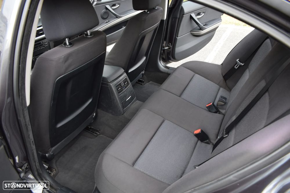 BMW 318 d Exclusive - 11