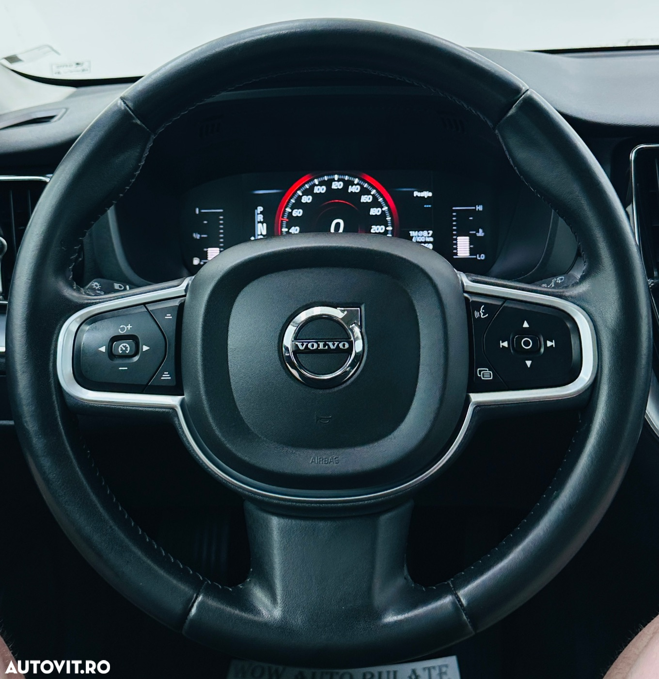 Volvo XC 60 D4 AWD Momentum - 36