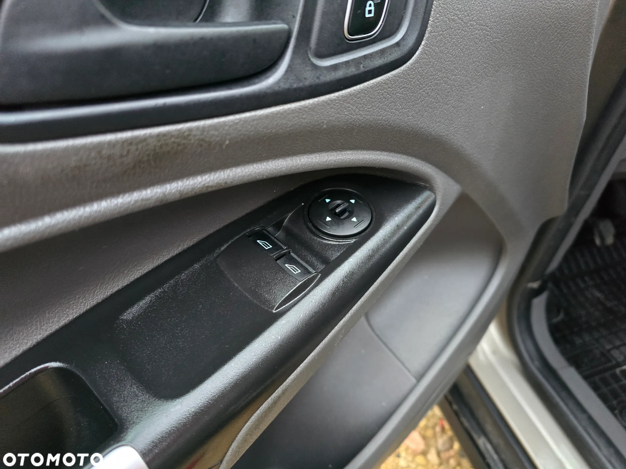 Ford TRANSIT CONNECT - 10
