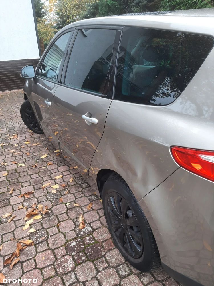 Renault Grand Scenic - 21