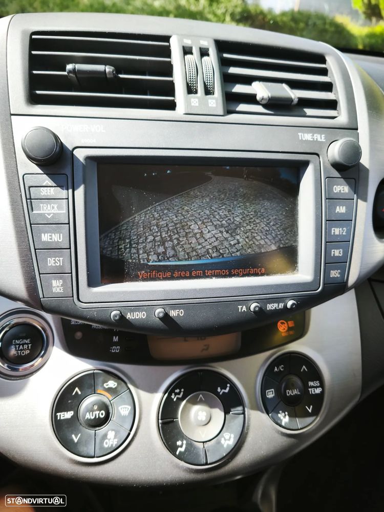 Toyota RAV4 2.2 D-4D X NAVI - 14