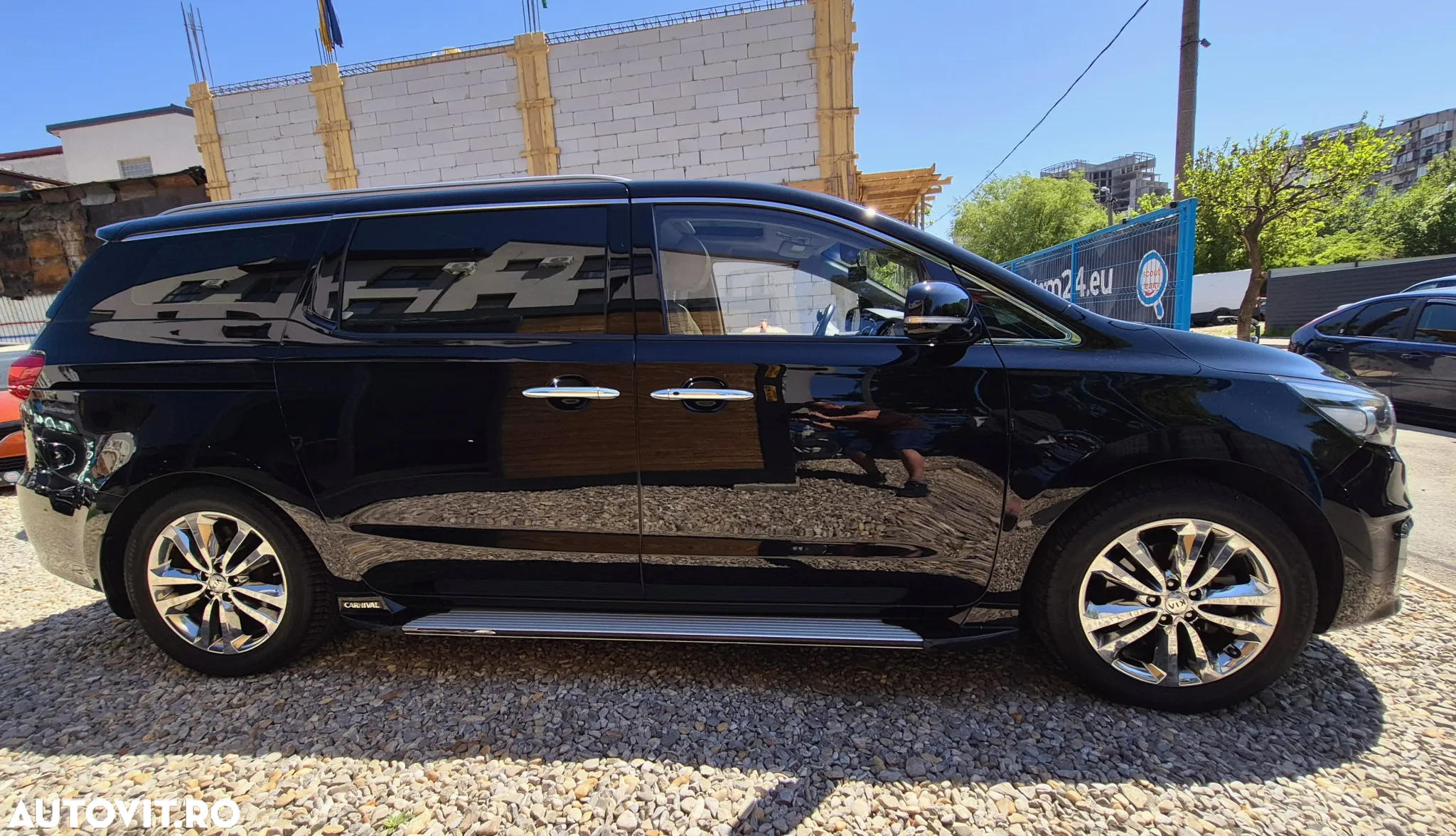 Kia Carnival - 33