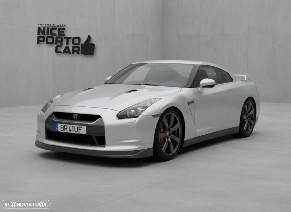 Nissan GT-R - 1