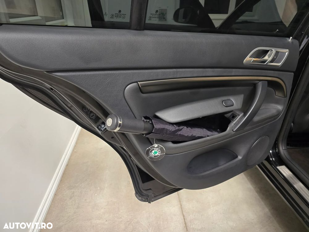 Skoda Superb 2.0 TDI DPF Elegance - 24